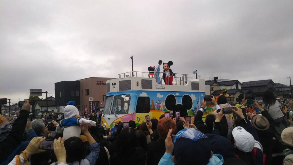 酒田まつり ミッキーマウス ダッフィーバス ディズニー パレード 庄内 山形