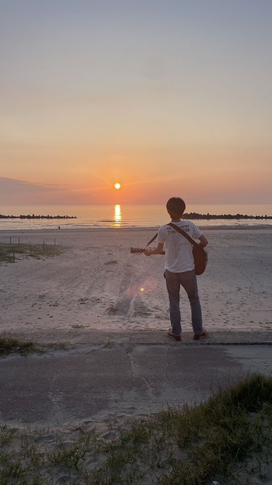湯野浜 ギター 夕日 鶴岡 庄内 山形 Mr.Children 桜井和寿