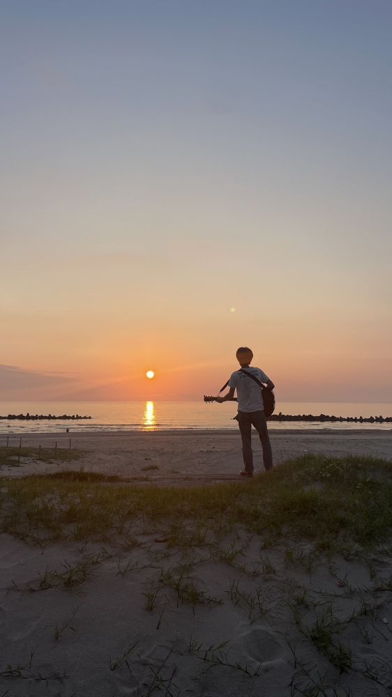 湯野浜 ギター 夕日 鶴岡 庄内 山形 Mr.Children 桜井和寿